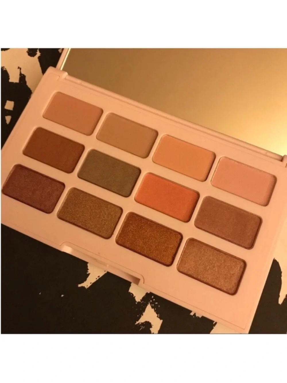 Laura Geller Nude Attitude Multi-Finish Eyeshadow Palette with 12 Eyeshadows